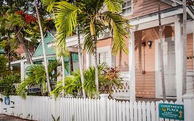 Courtney'S Place Historic Cottages & Inns